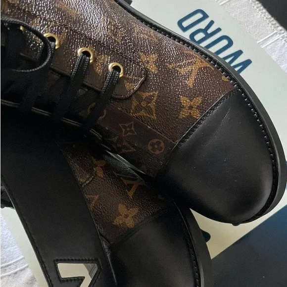 🤎BEAUTIFUL🤎Louis Vuitton Wonderland Flat Ranger Boots - Picture 5 of 12